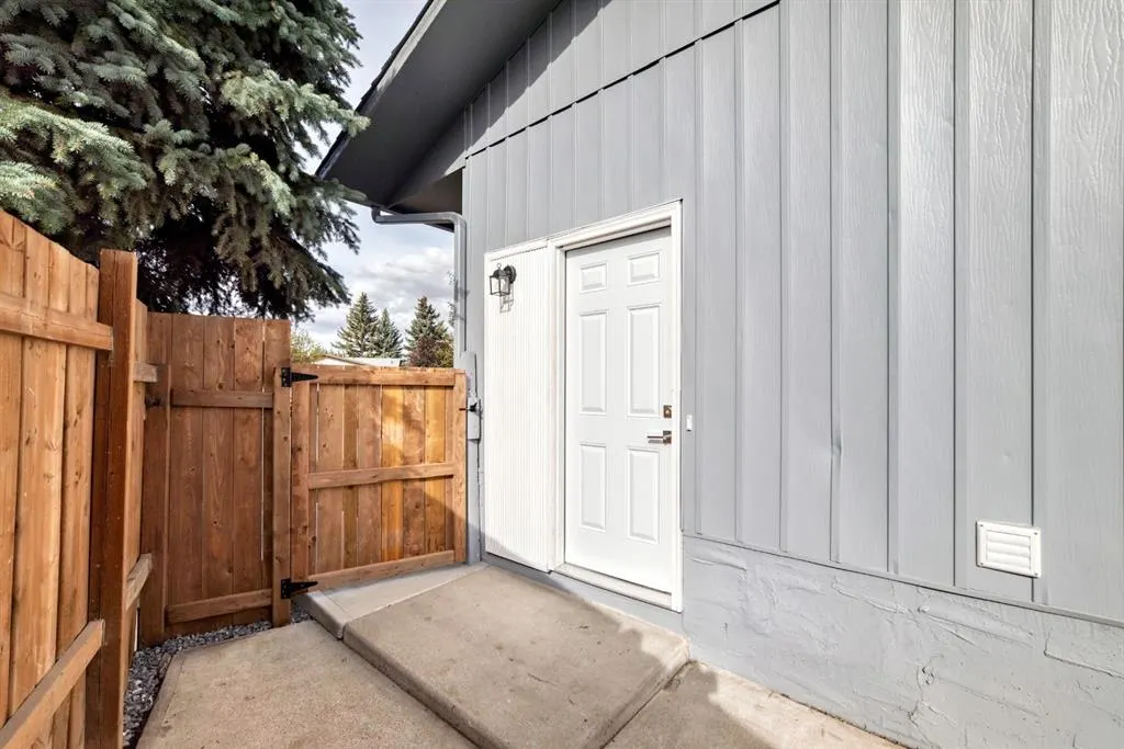 19 Rundlelawn Court NE