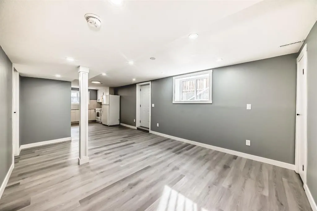 19 Rundlelawn Court NE