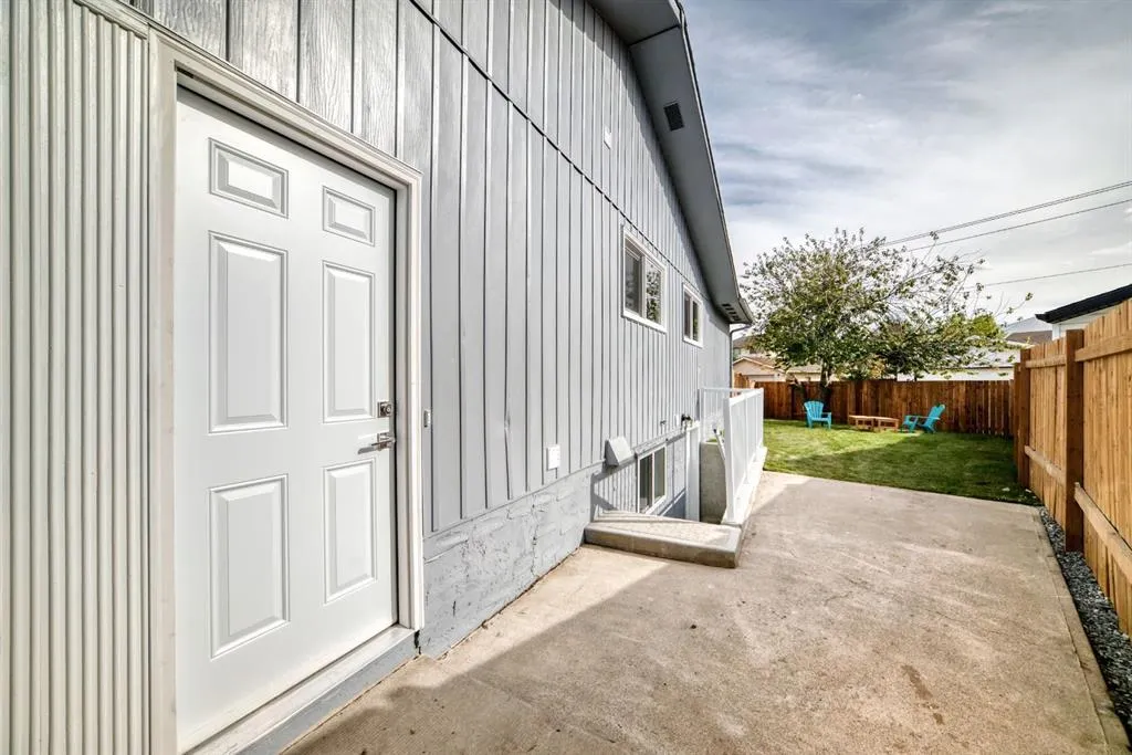 19 Rundlelawn Court NE