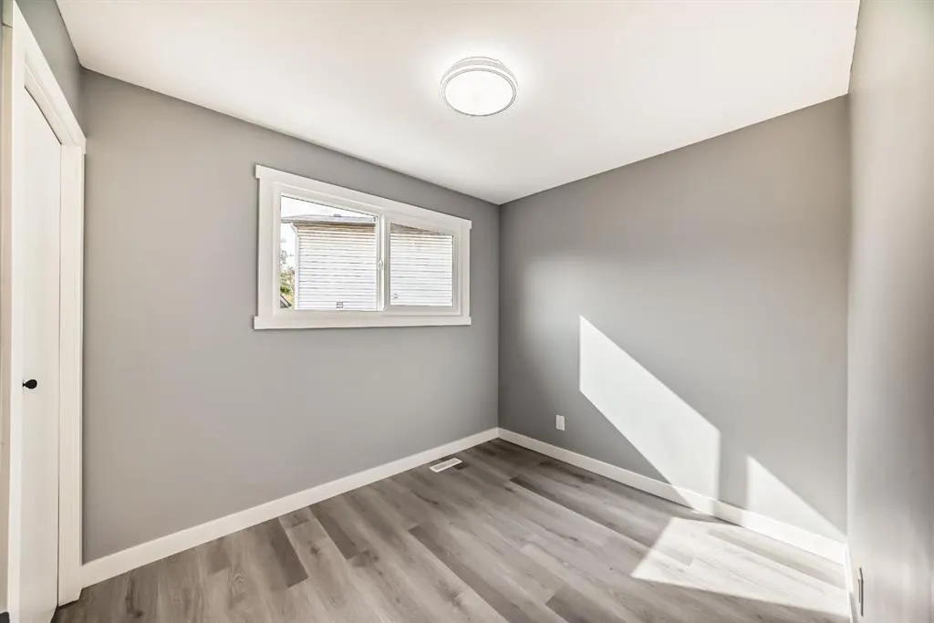 19 Rundlelawn Court NE