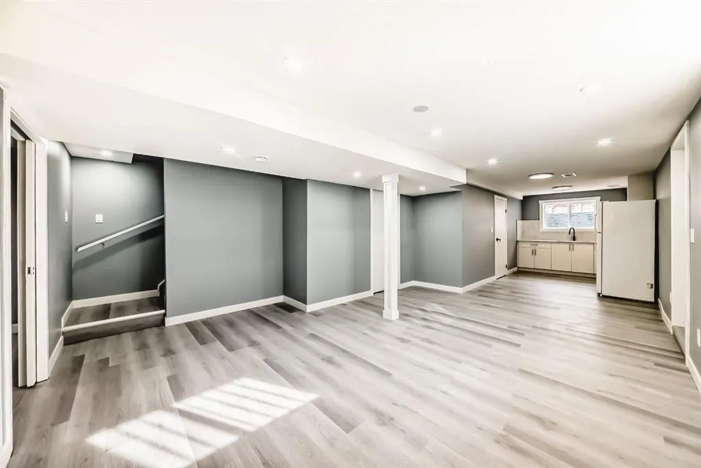 19 Rundlelawn Court NE