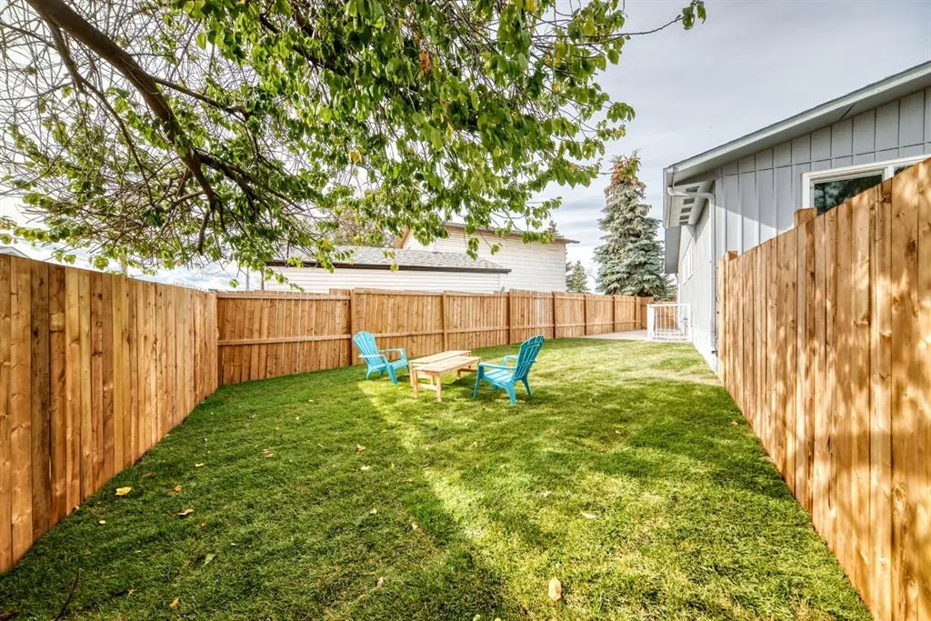 19 Rundlelawn Court NE