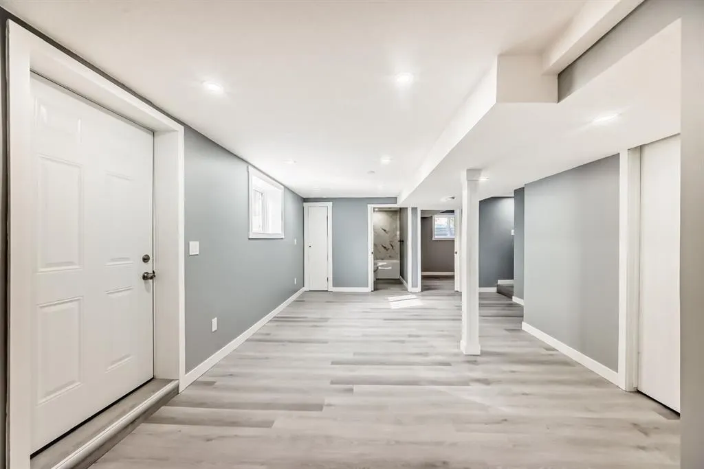 19 Rundlelawn Court NE