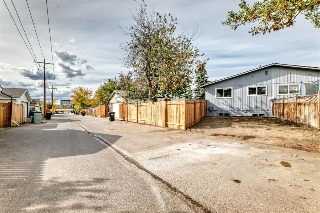 19 Rundlelawn Court NE