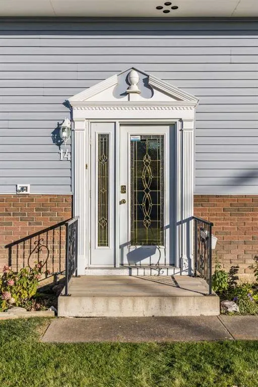 14 Rossdale Way SE