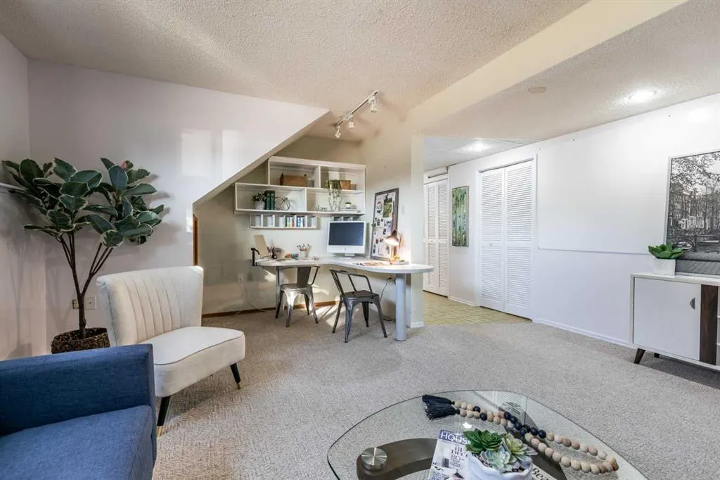 14 Rossdale Way SE