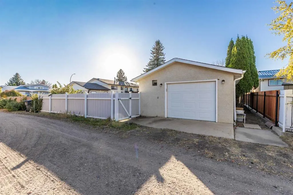 14 Rossdale Way SE