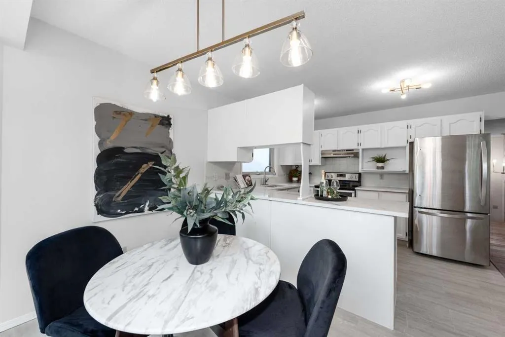 47 Hawkstone Drive NW