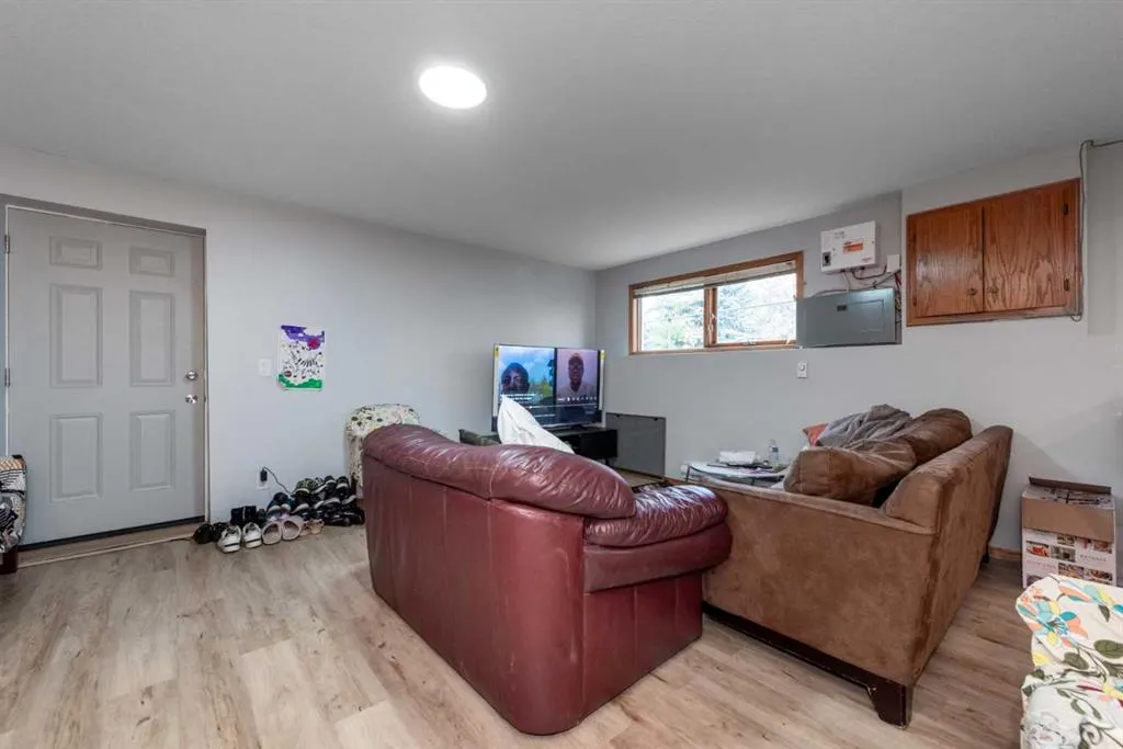 47 Hawkstone Drive NW