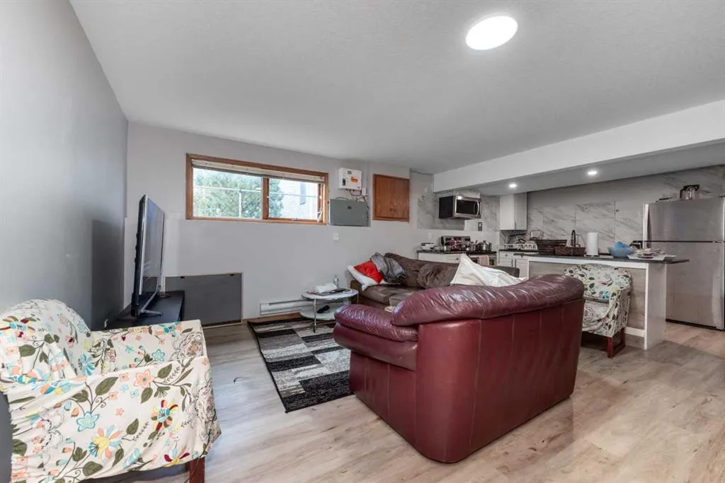 47 Hawkstone Drive NW