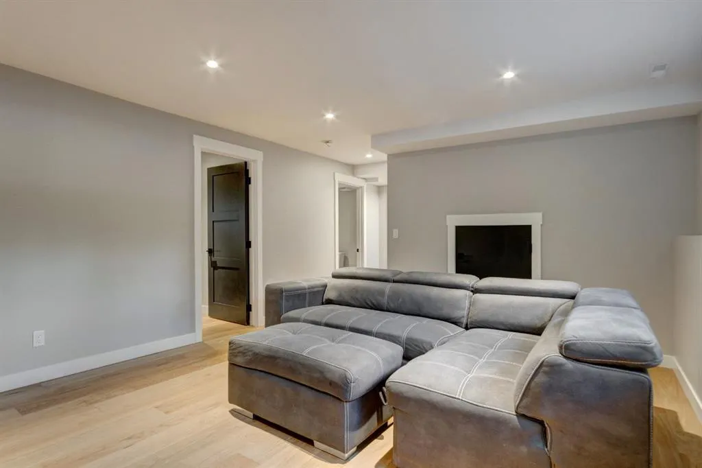 1106 Larch Place