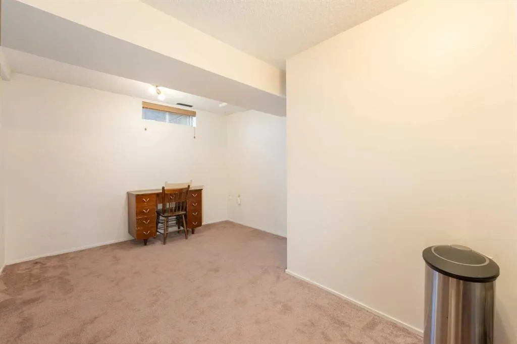 68 Macewan Glen Close NW