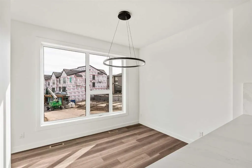 2509 Sovereign Crescent SW