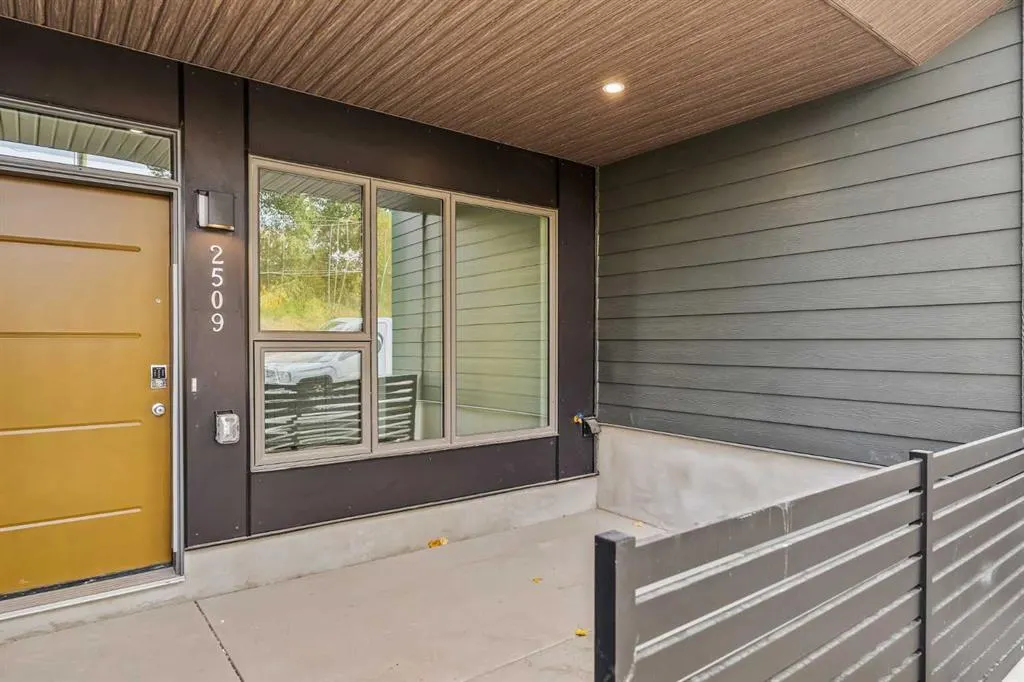 2509 Sovereign Crescent SW