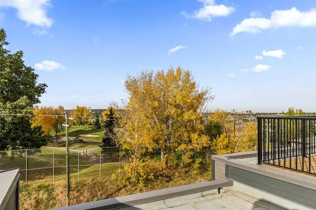 2509 Sovereign Crescent SW