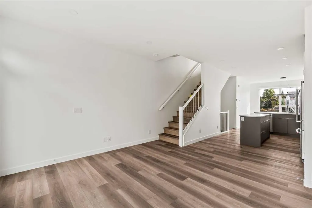 2509 Sovereign Crescent SW