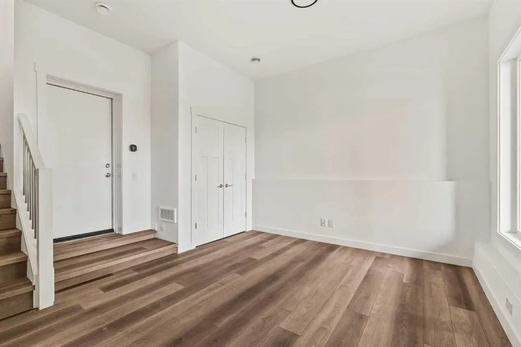 2509 Sovereign Crescent SW
