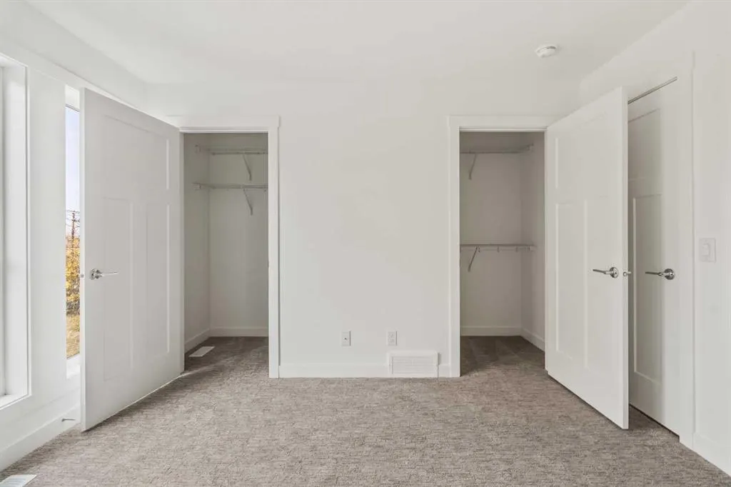 2509 Sovereign Crescent SW
