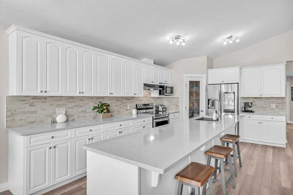377 Crystalridge View
