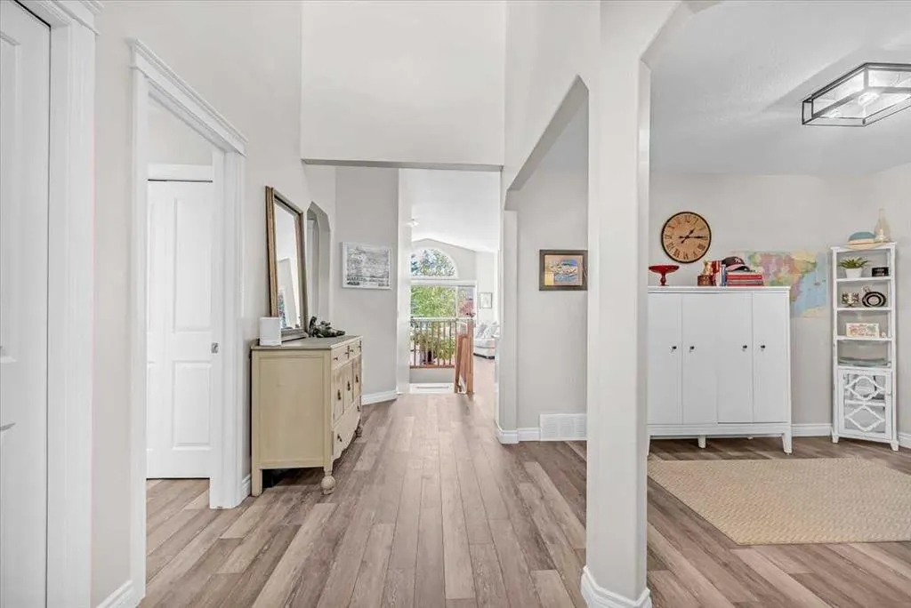 377 Crystalridge View