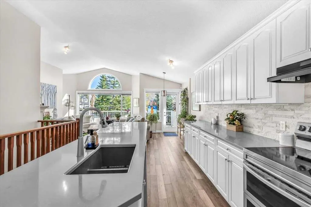 377 Crystalridge View