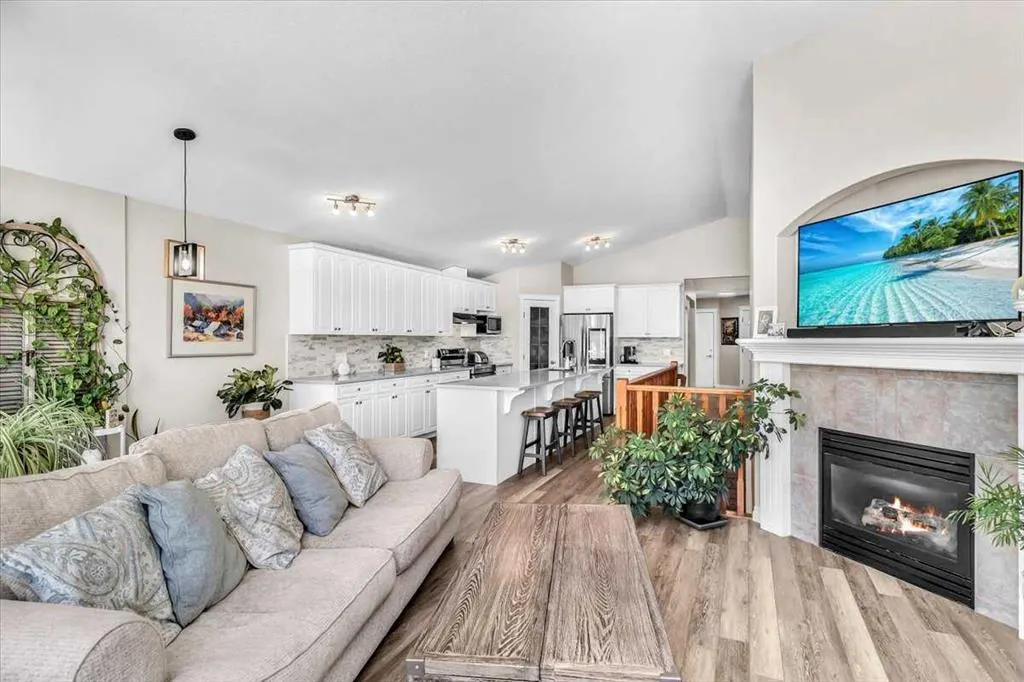 377 Crystalridge View