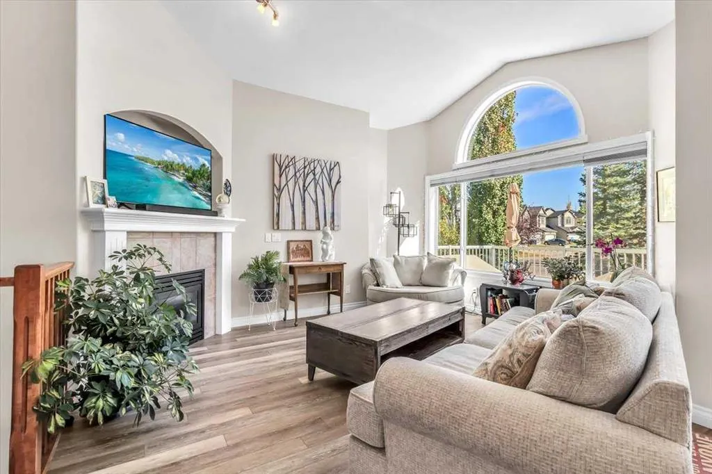 377 Crystalridge View