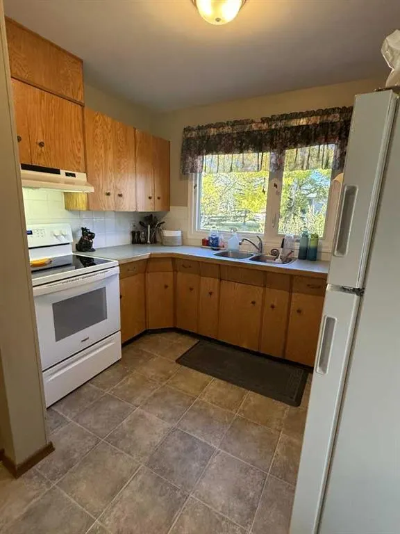 816 James Crescent