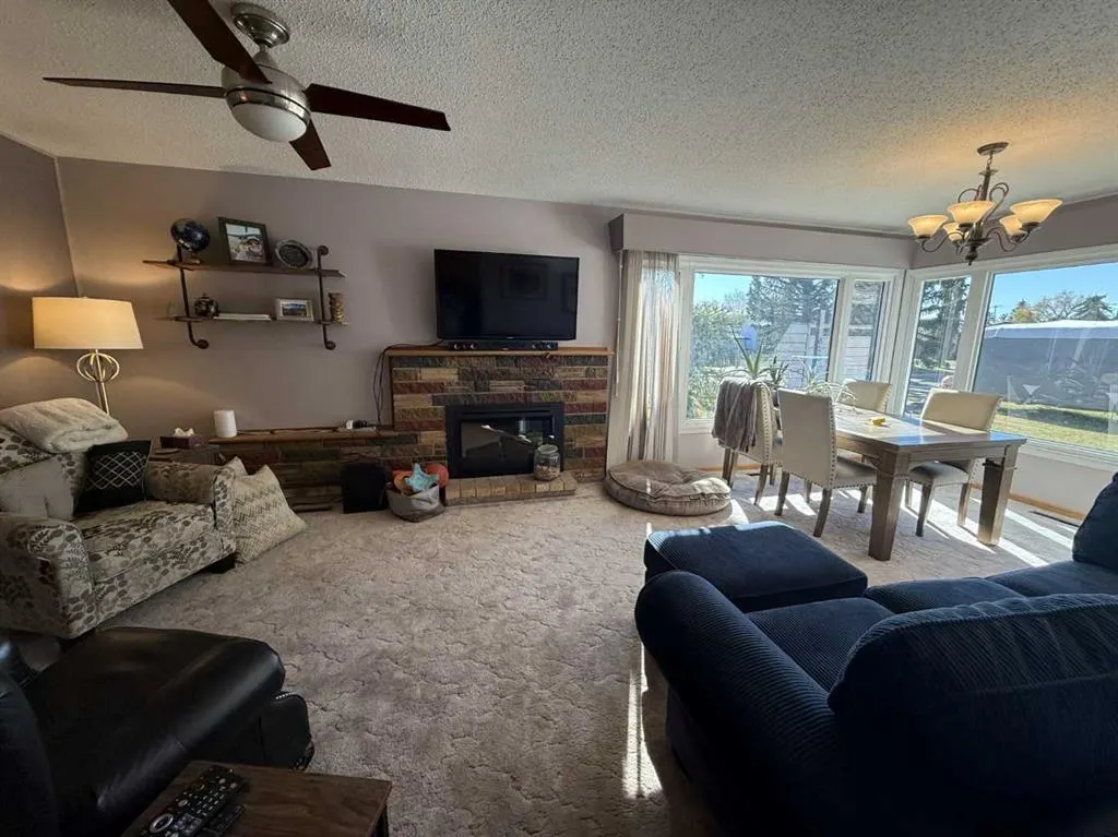 816 James Crescent