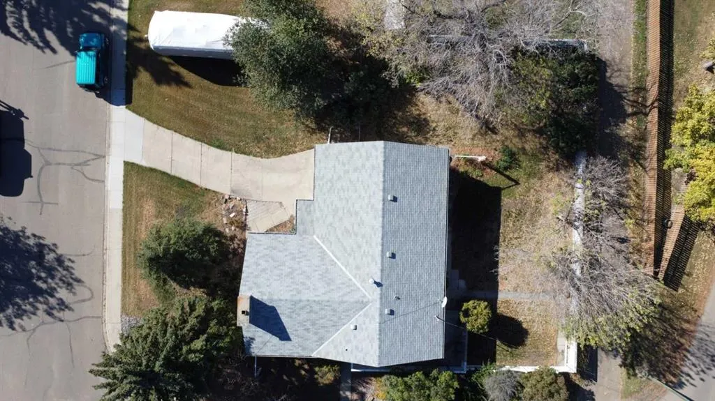 816 James Crescent