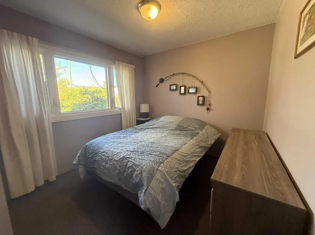 816 James Crescent