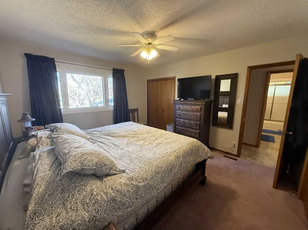 816 James Crescent