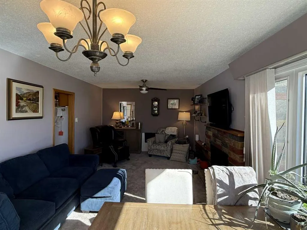 816 James Crescent