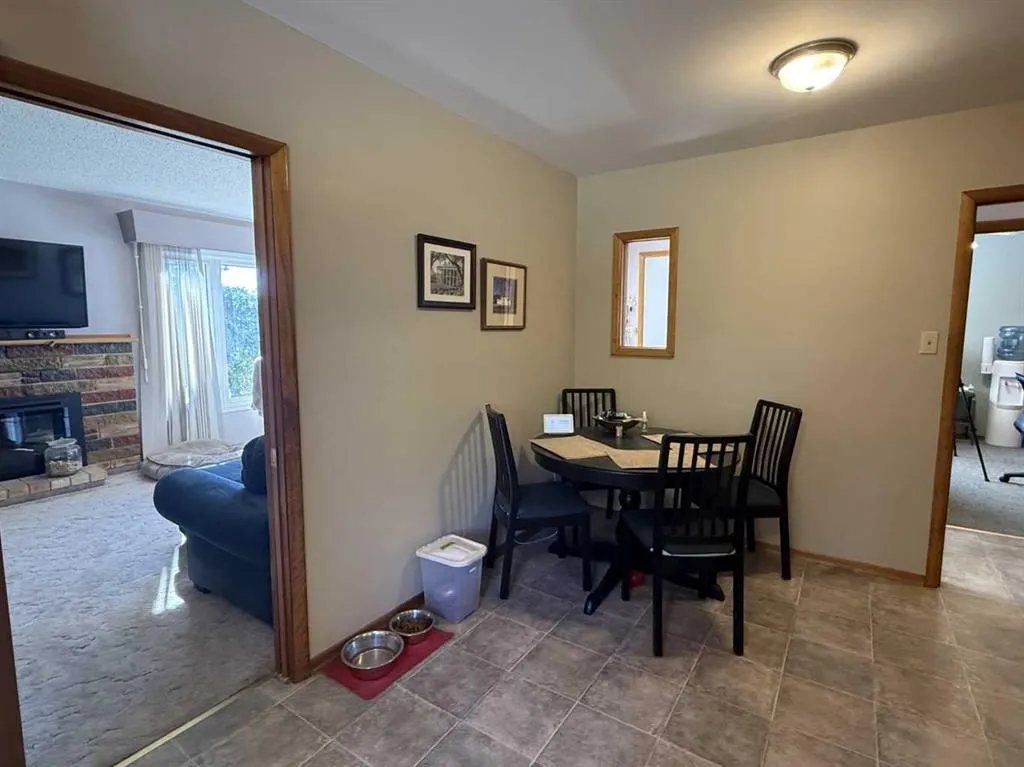 816 James Crescent