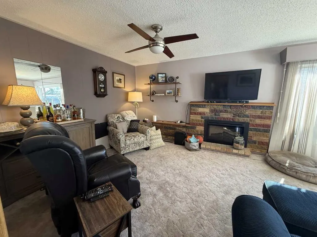816 James Crescent