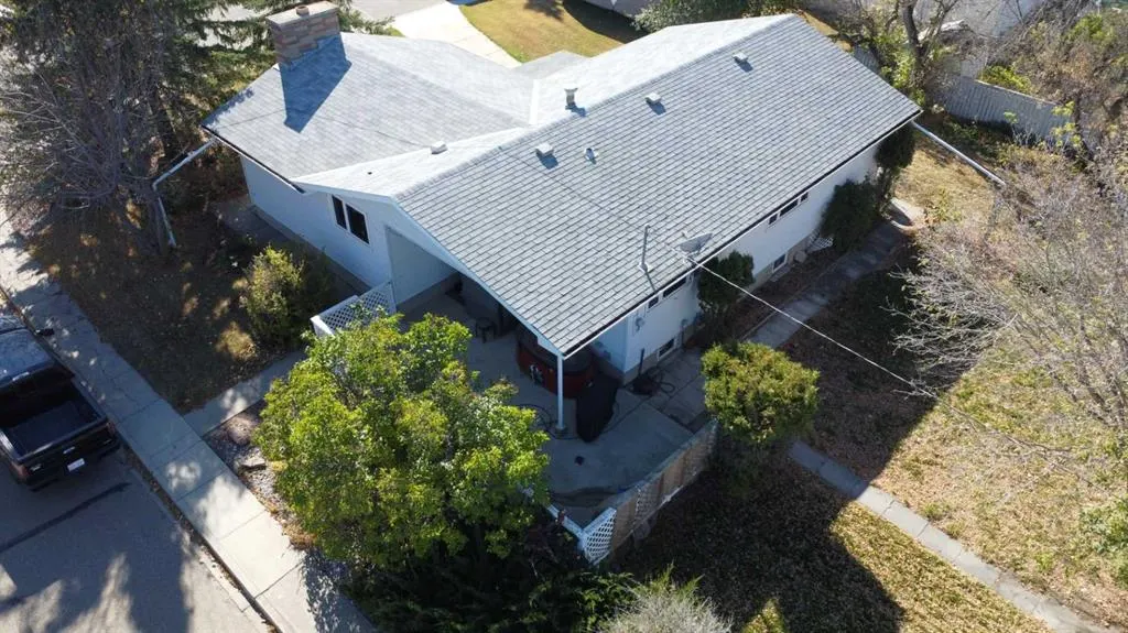 816 James Crescent