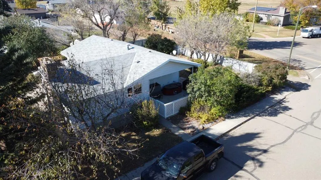 816 James Crescent