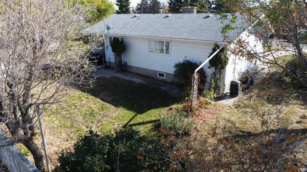 816 James Crescent