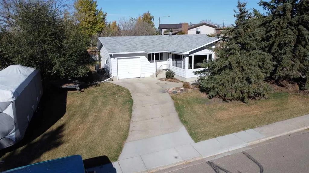 816 James Crescent