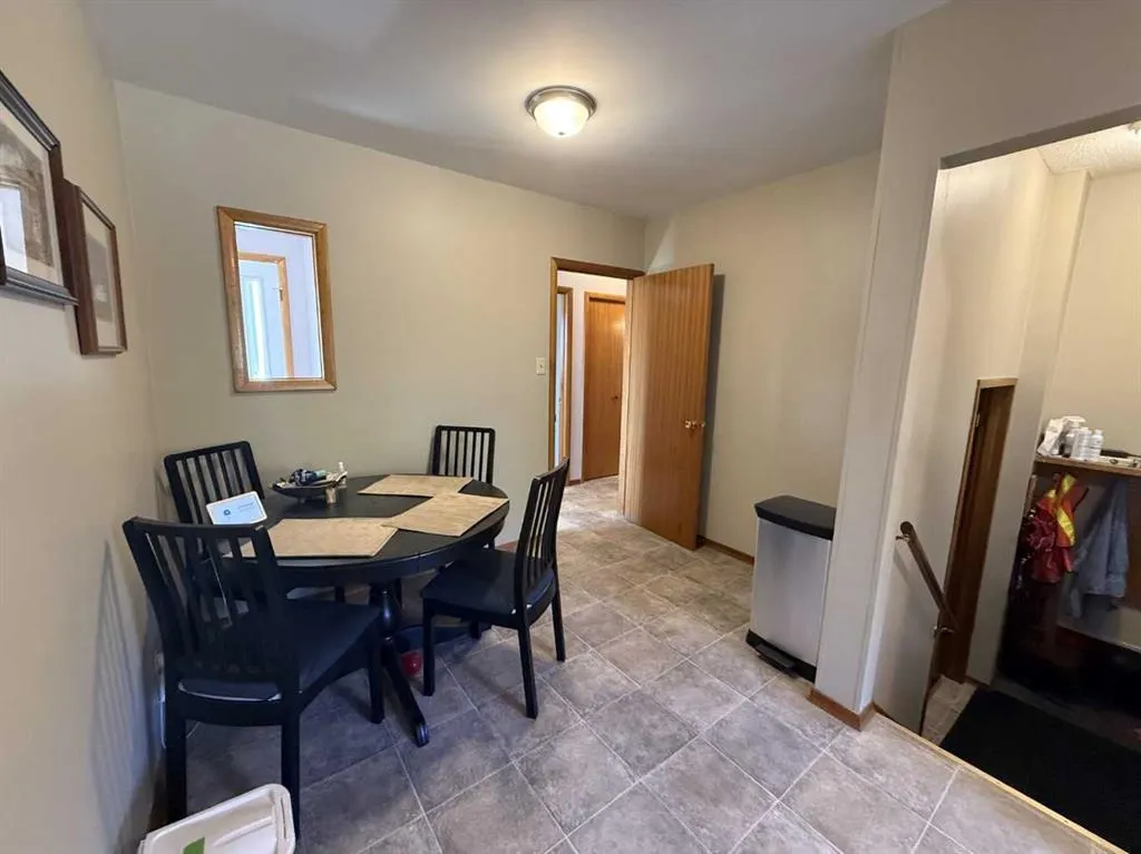 816 James Crescent
