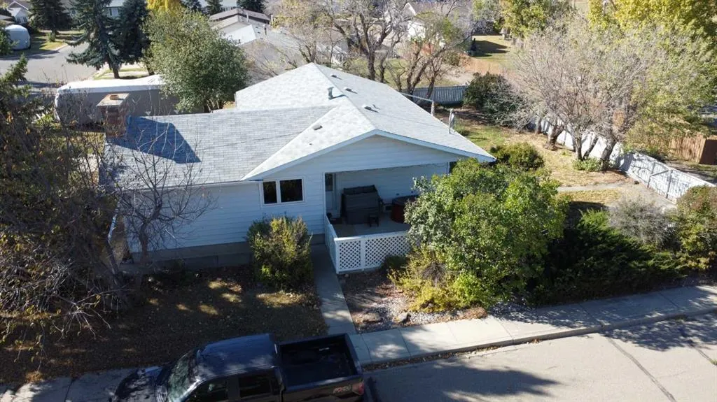 816 James Crescent