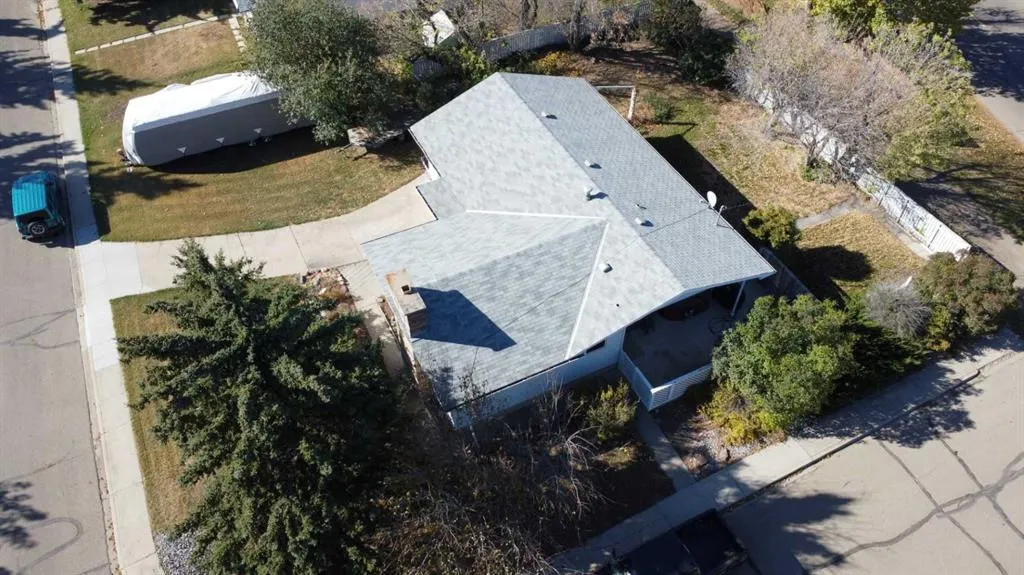 816 James Crescent