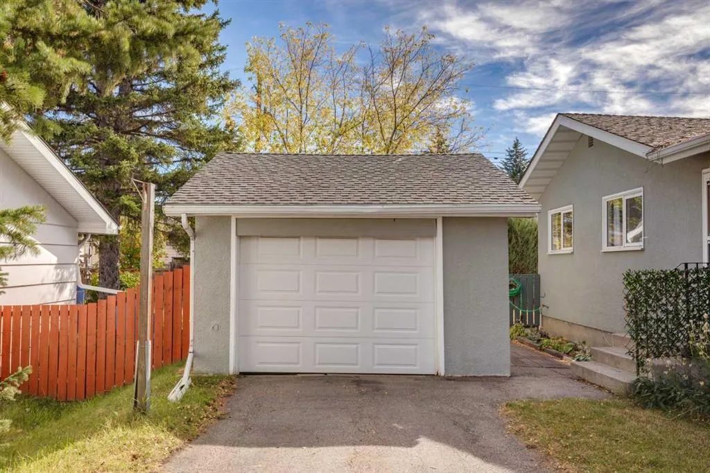 114 Hallbrook Drive SW