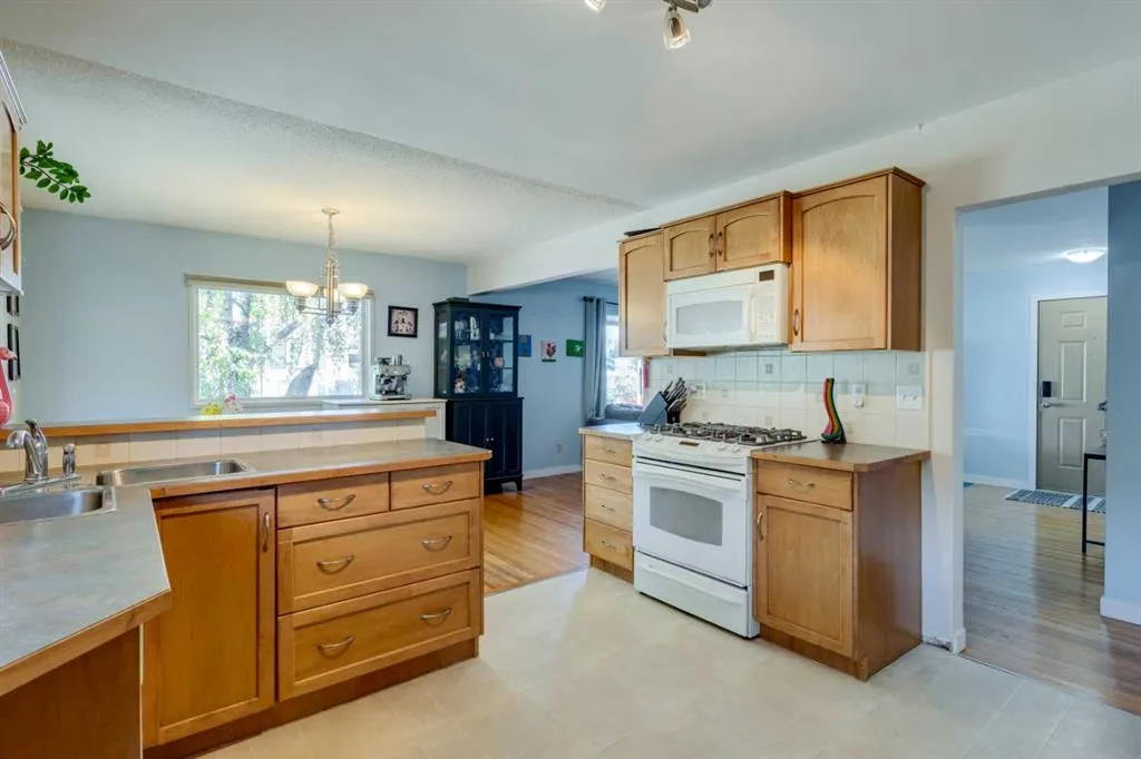 114 Hallbrook Drive SW