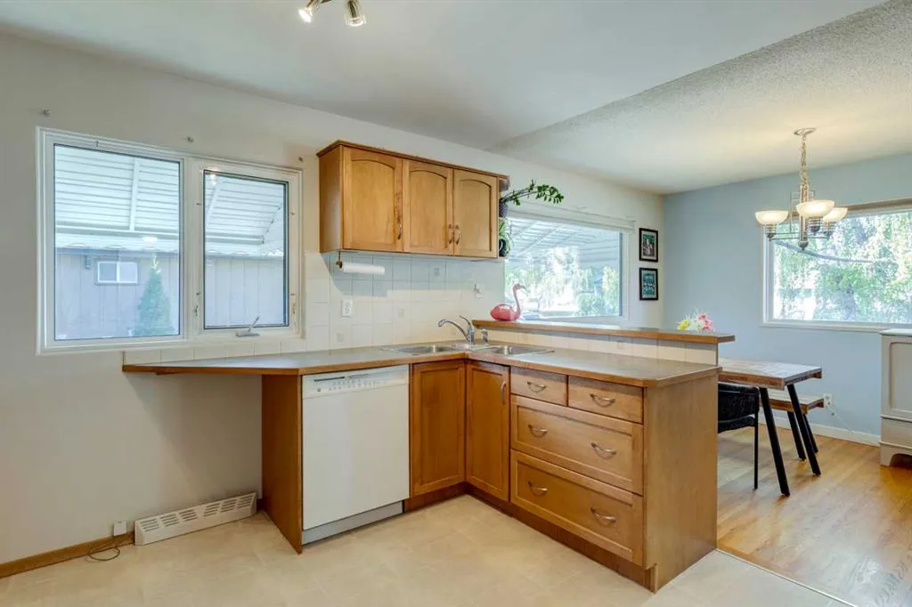 114 Hallbrook Drive SW