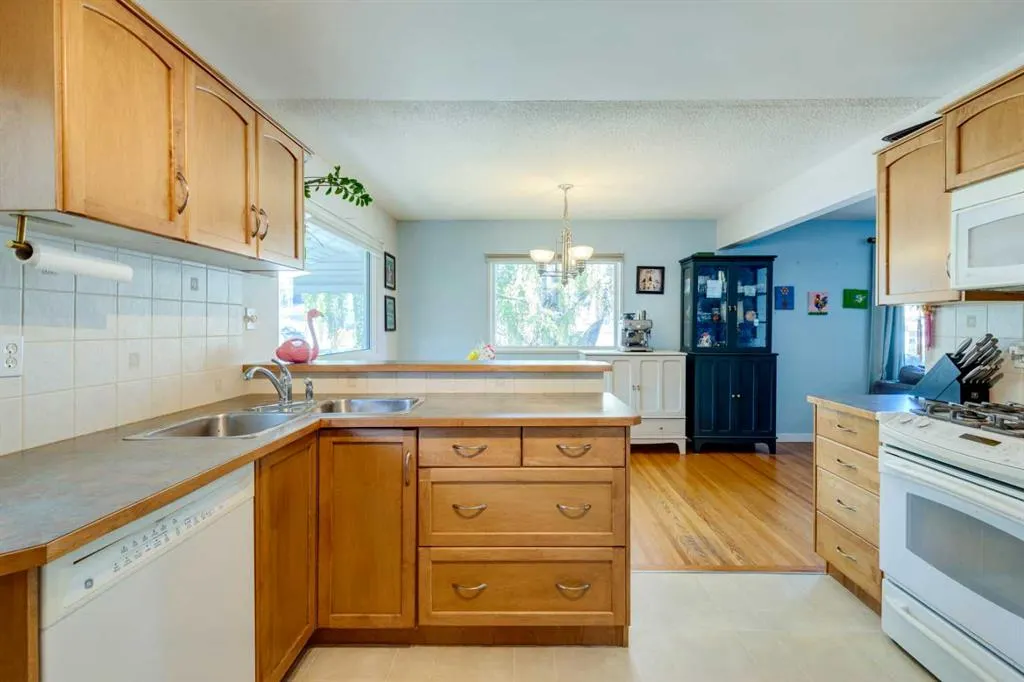 114 Hallbrook Drive SW