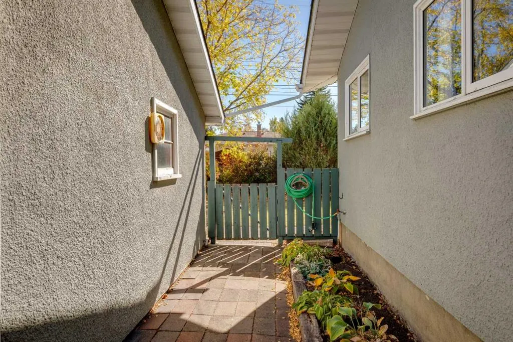 114 Hallbrook Drive SW