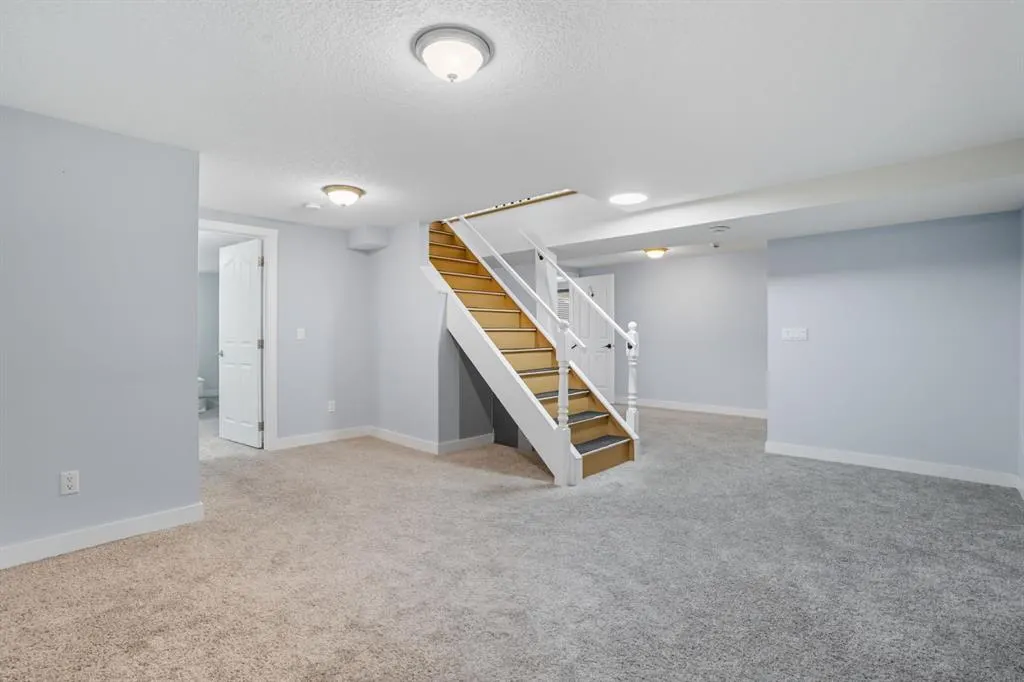 108 Falchurch Crescent NE
