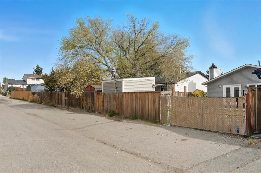 108 Falchurch Crescent NE
