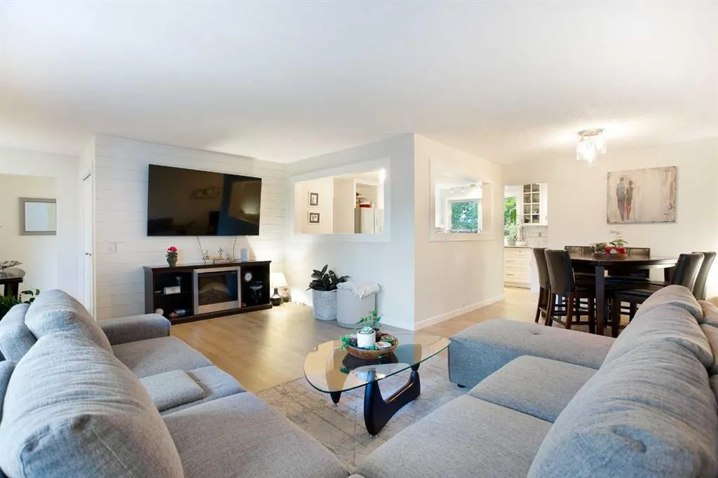 343 Canterbury Drive SW